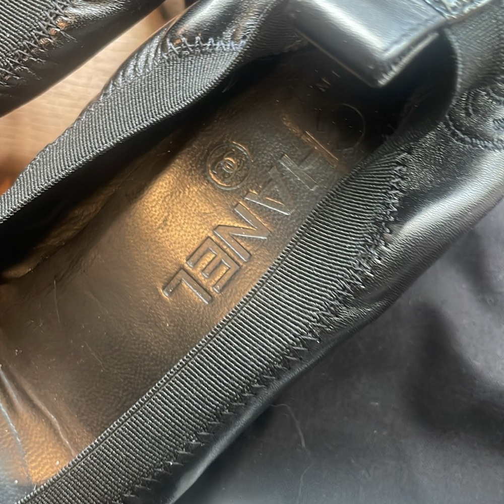 Chanel Size 38 1/2 Black Leather with Vinyl Tips Almost New Maybe Worn once - Picture 2 of 15